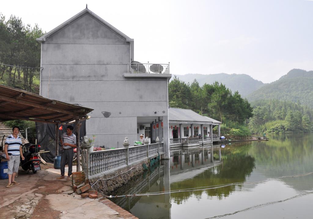 獅子山村(昆明安寧市連然鎮極樂村委會下轄村)