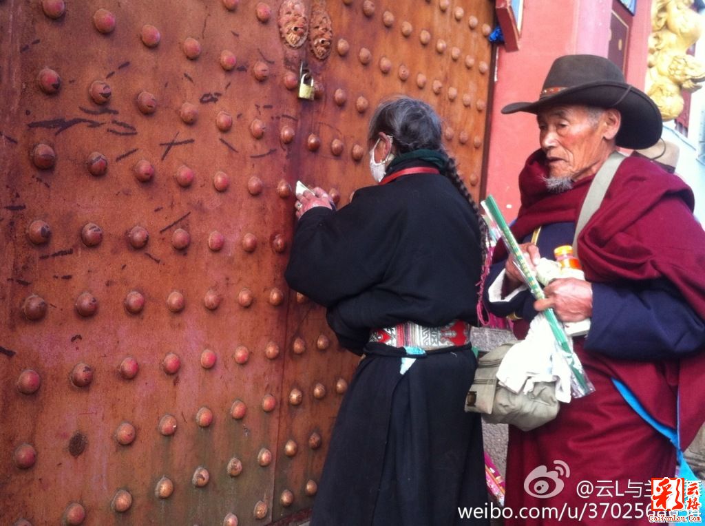 雞足山佛寺山門關閉