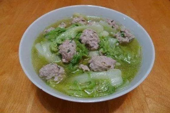 豆腐白菜肉丸子湯