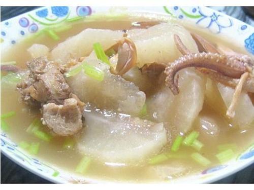 魷魚乾燉蘿蔔排骨湯