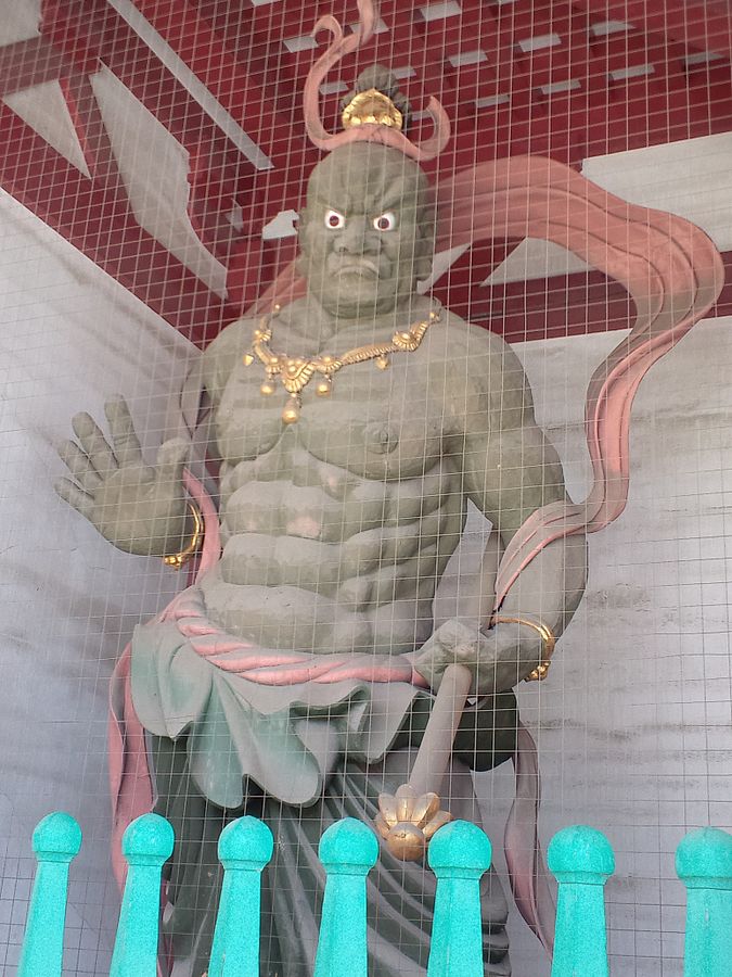中門的綠色金剛力士雕像