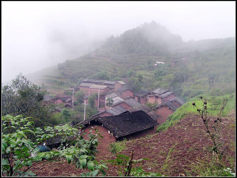 團結山背後村