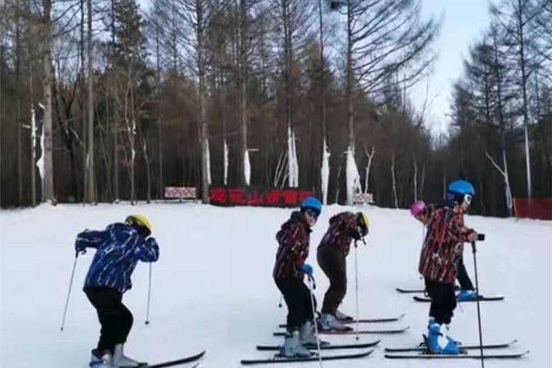 雞冠山雪海世界滑雪場