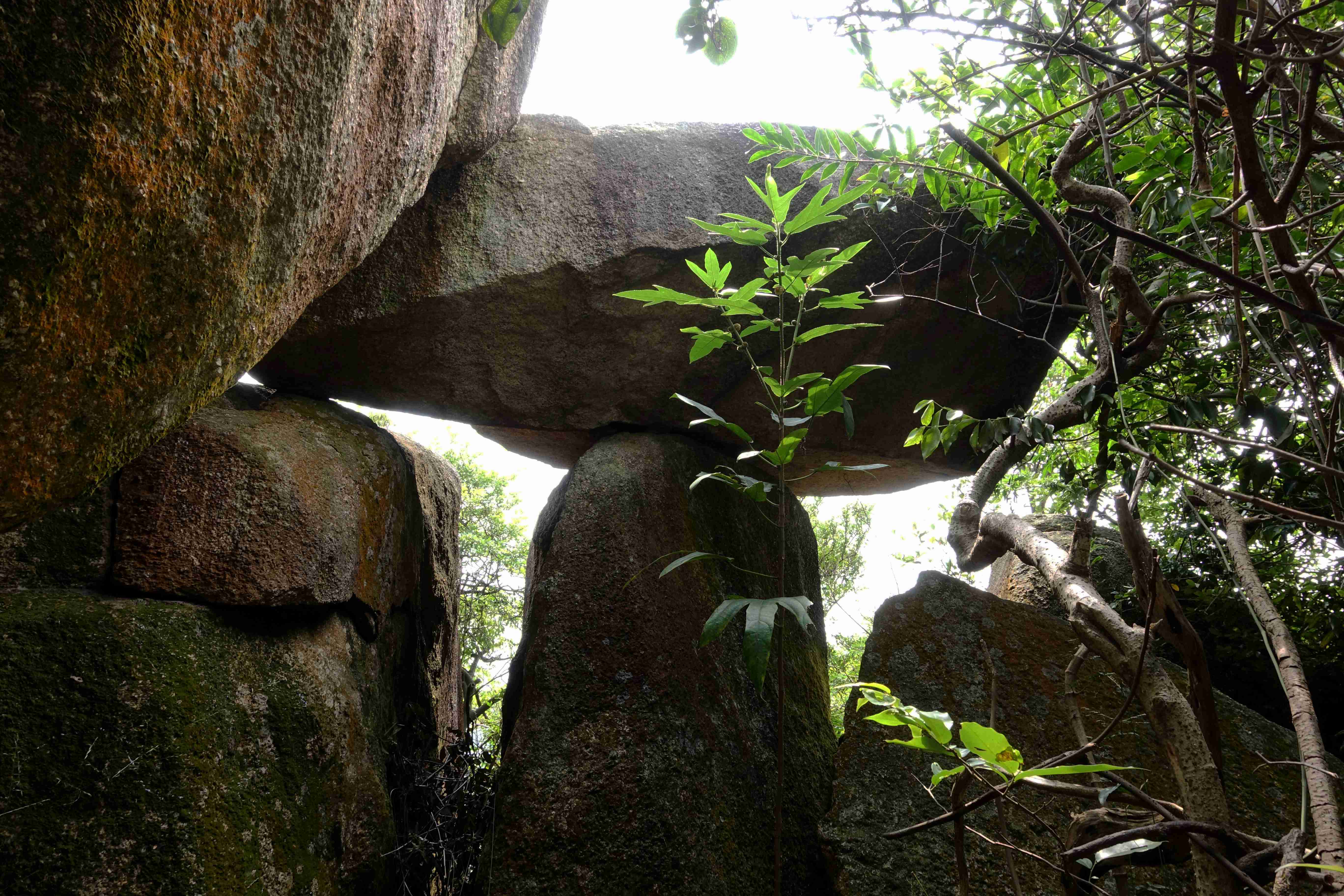 大髻石陣