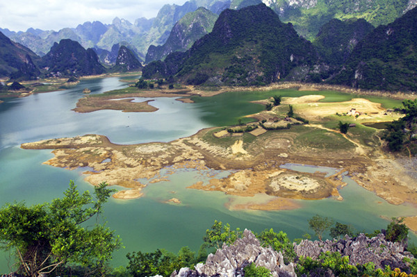 凌雲浩坤天湖景區