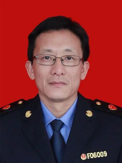 徐耀華(江西省撫州市南城縣市場監督管理局黨委委員、副局長)