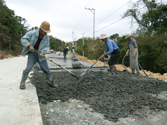 正在整修鄉村公路