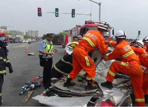 8·29漳州水泥槽罐車側翻事故