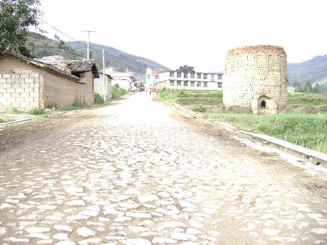 遮奈村進村道路