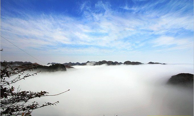 天坑晨霧