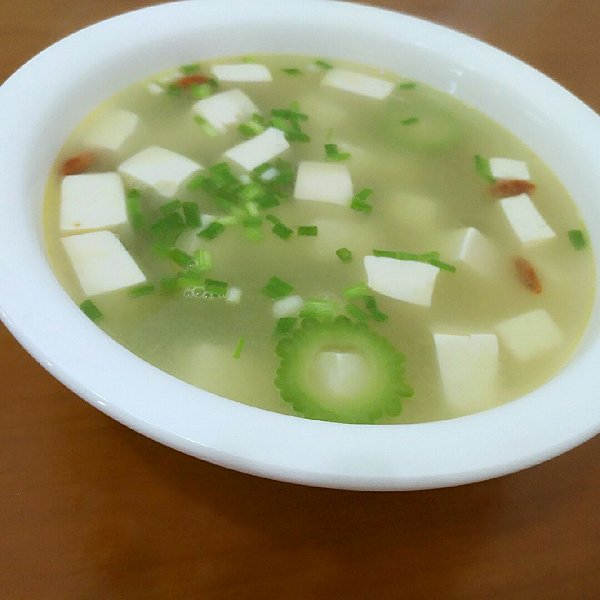 氽苦瓜豆腐湯