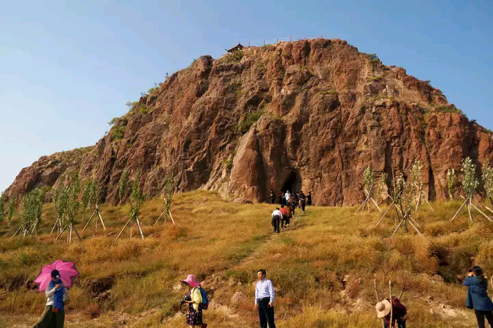 半拉山(二郎神劈山救母的遺址)