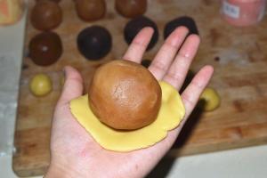 自製廣式蓮蓉蛋黃月餅