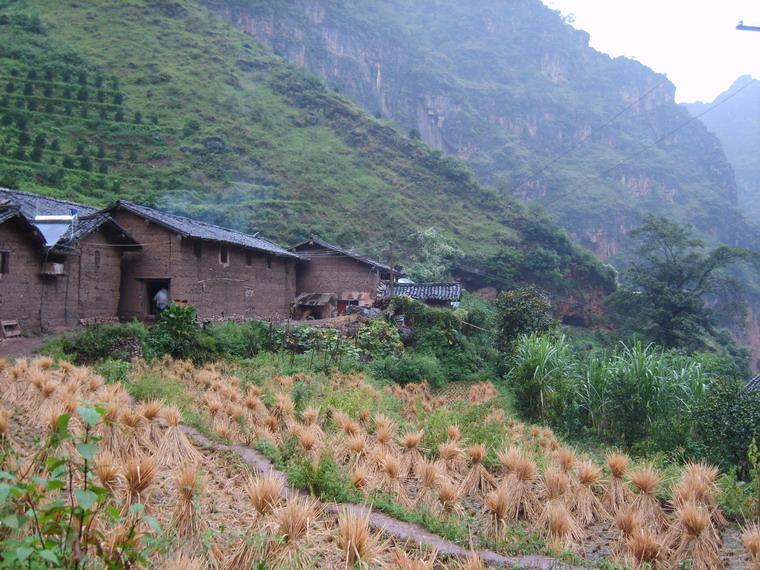 夾岩村(烏東德鄉夾岩村)