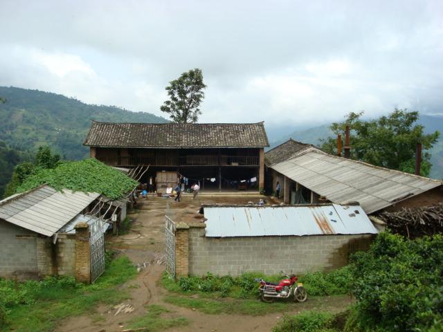 托盤山村