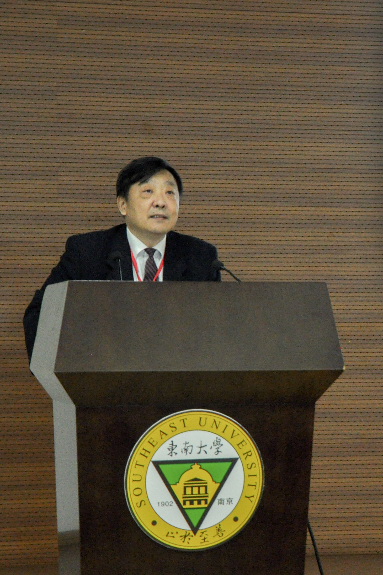 黃僑教授在第七屆全國橋隧學科建設研討會上作報告