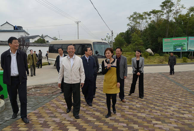 黃鋪村(安徽省安慶市潛山市黃鋪鎮黃鋪村)