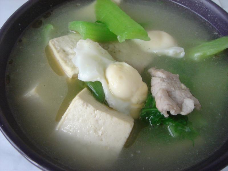 芥菜鶉蛋豆腐肉片湯