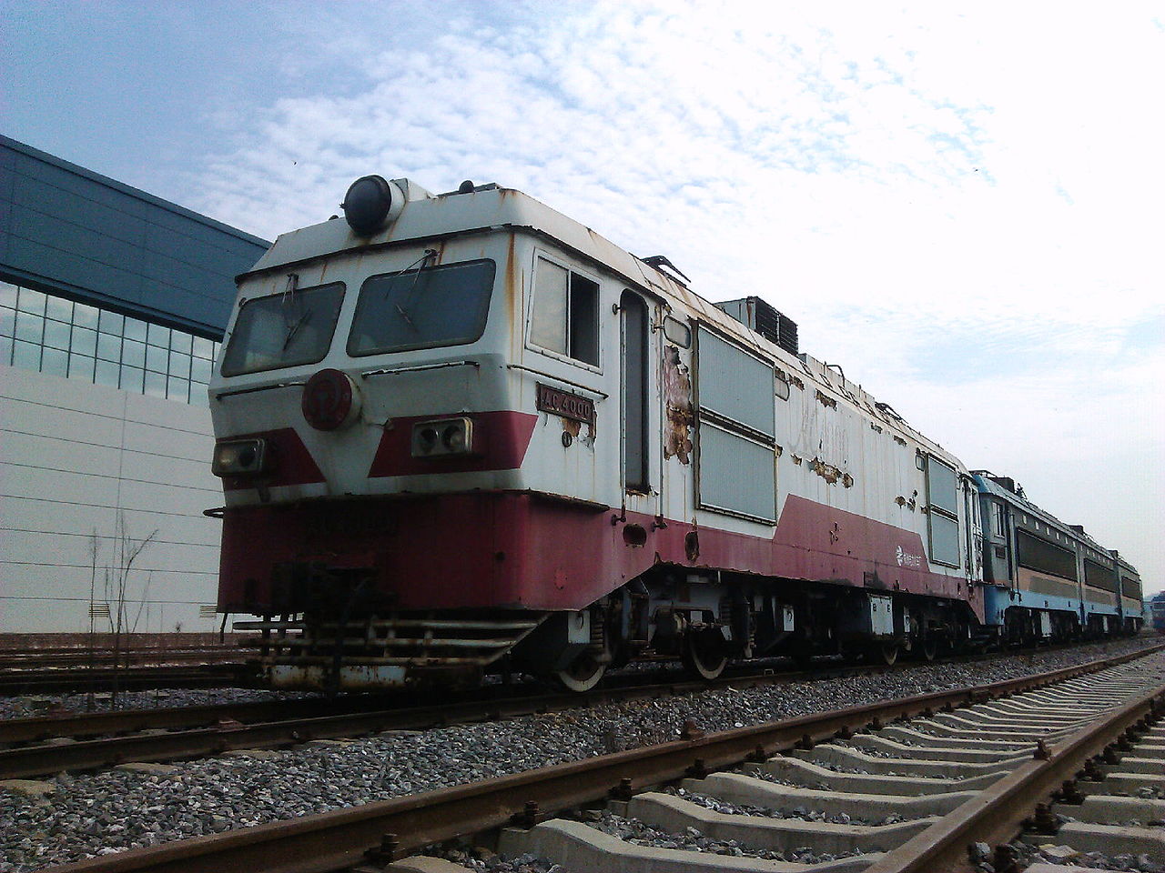 AC4000型電力機車封存在株洲電力機車廠