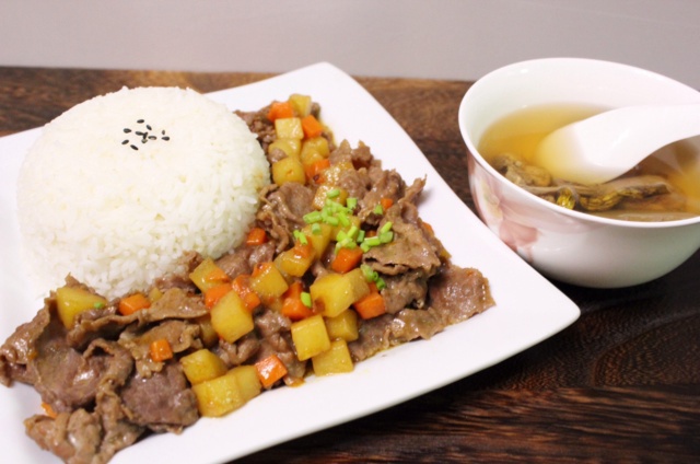 咖喱土豆牛肉蓋澆飯