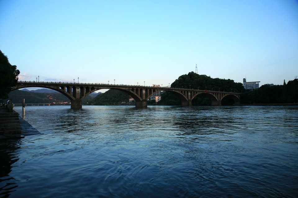 鐵山河大橋