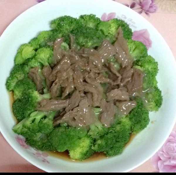 花椰菜炒牛肉(菜名的一種)