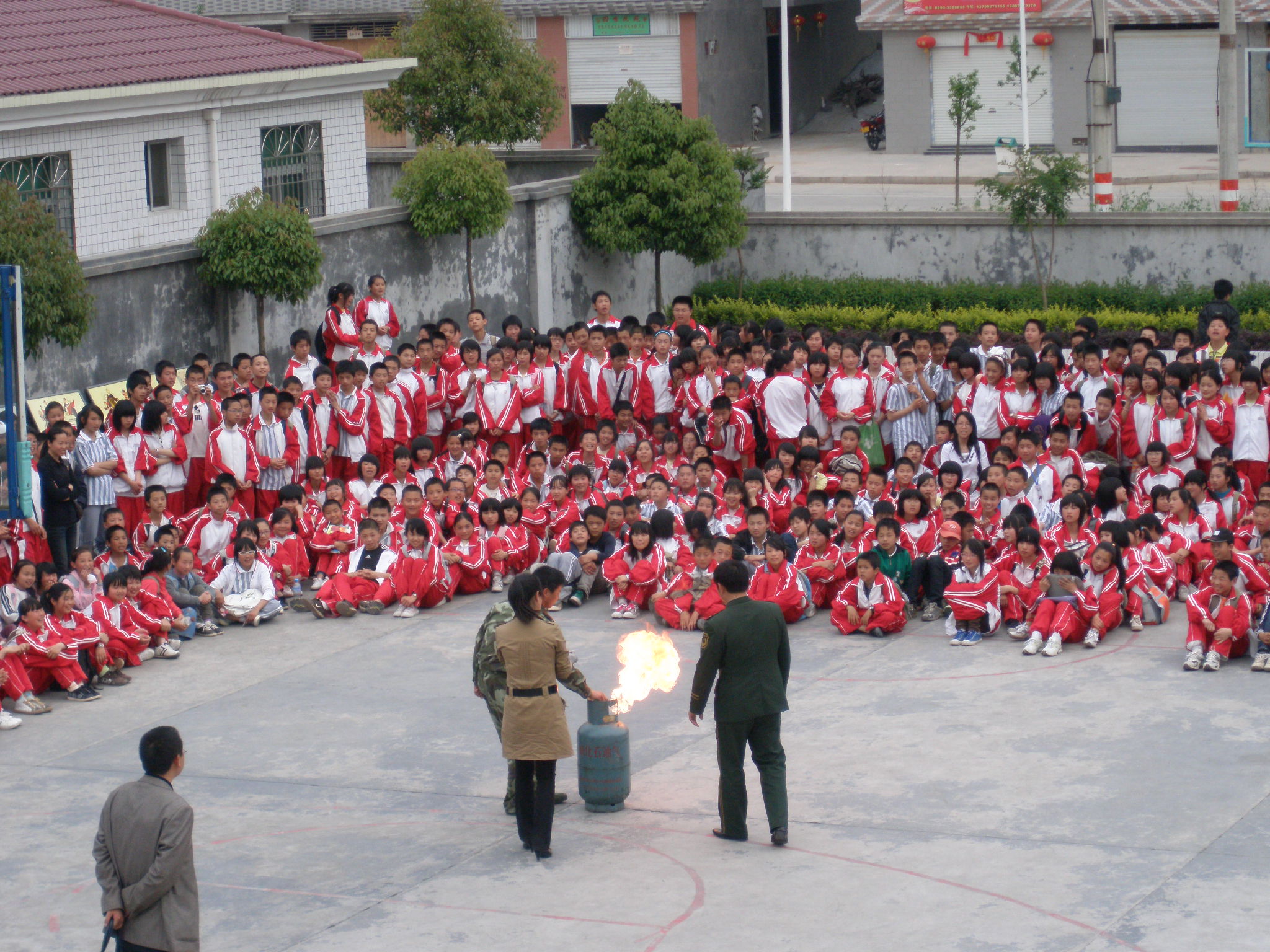 六百餘名師生走進“紅門” 學消防