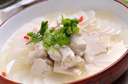 豆腐蘿蔔大骨湯