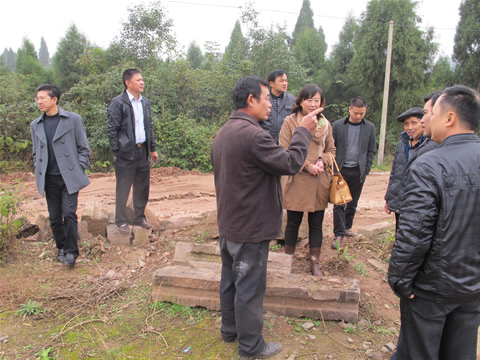 領導考察中嘴村國小重建項目