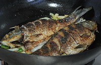 大蔥烤鯽魚