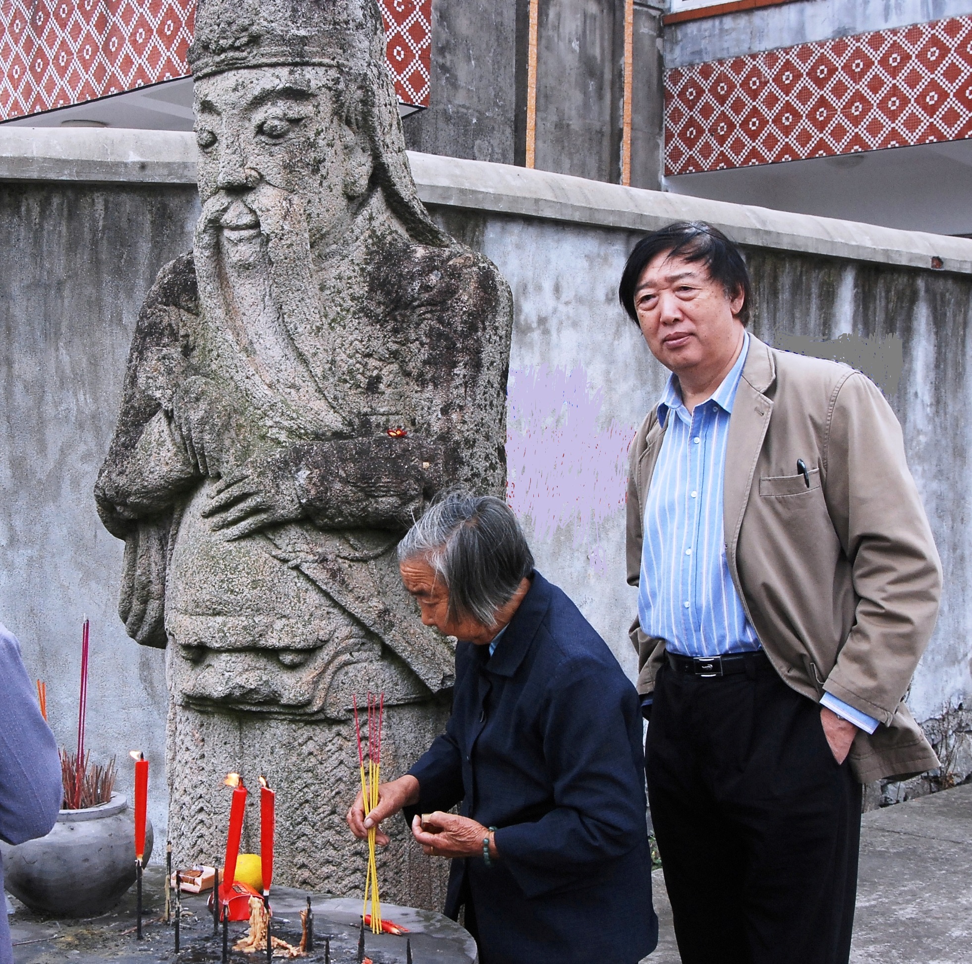 八字村石神像