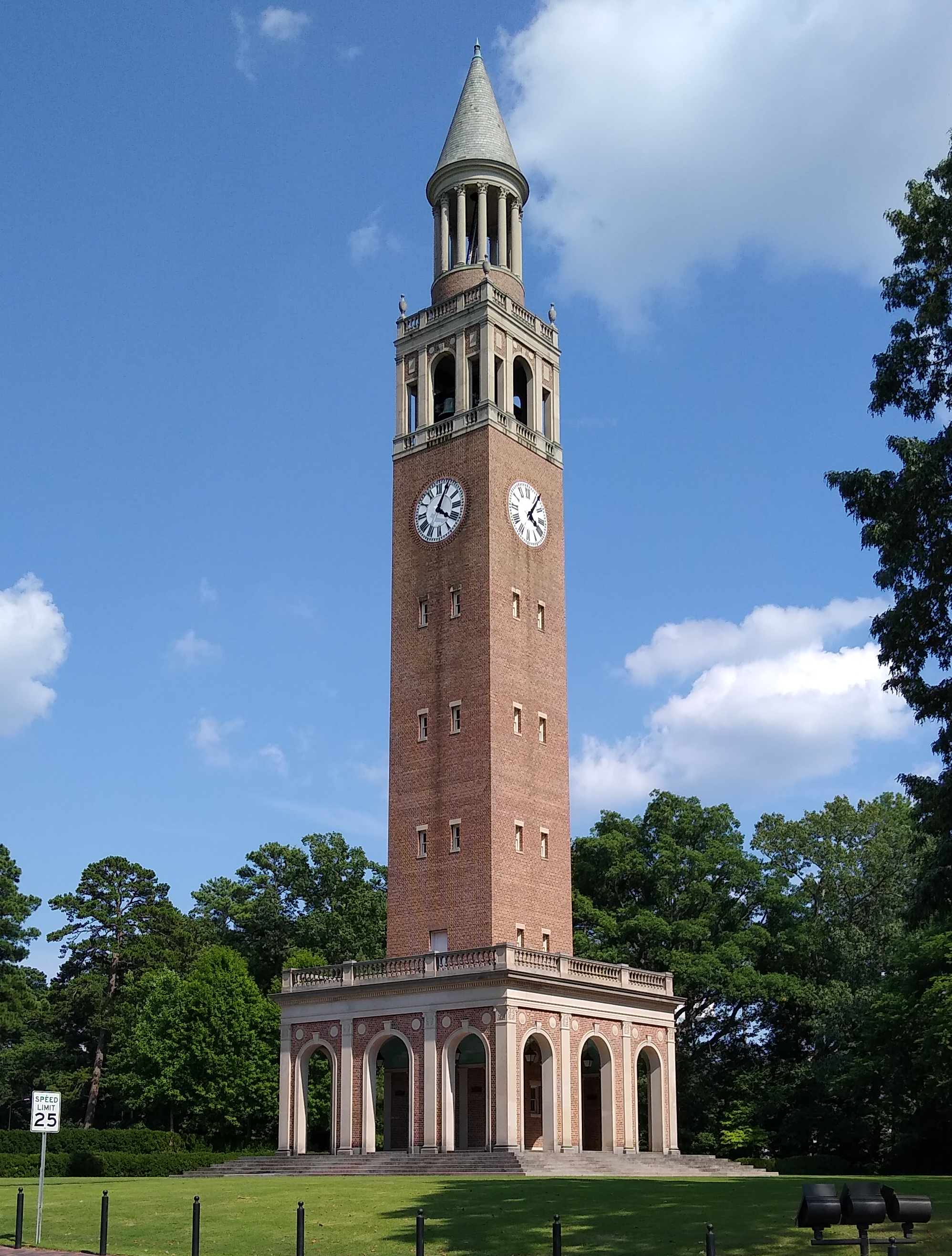 北卡羅來納大學教堂山分校(美國北卡羅萊納大學查佩爾山分校)