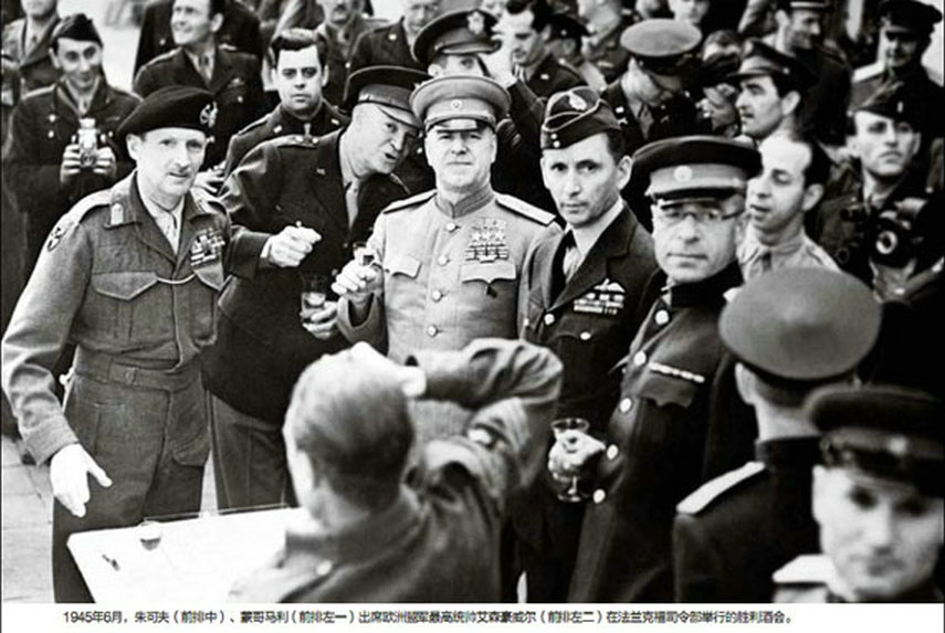 1945年在柏林慶祝的朱可夫
