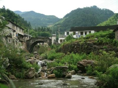 龍井橋村