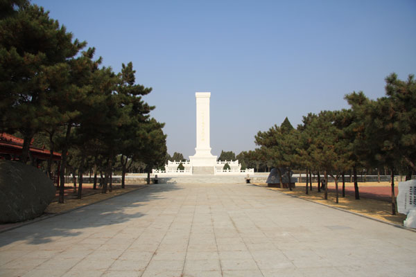 重修後的黑山阻擊戰烈士陵園