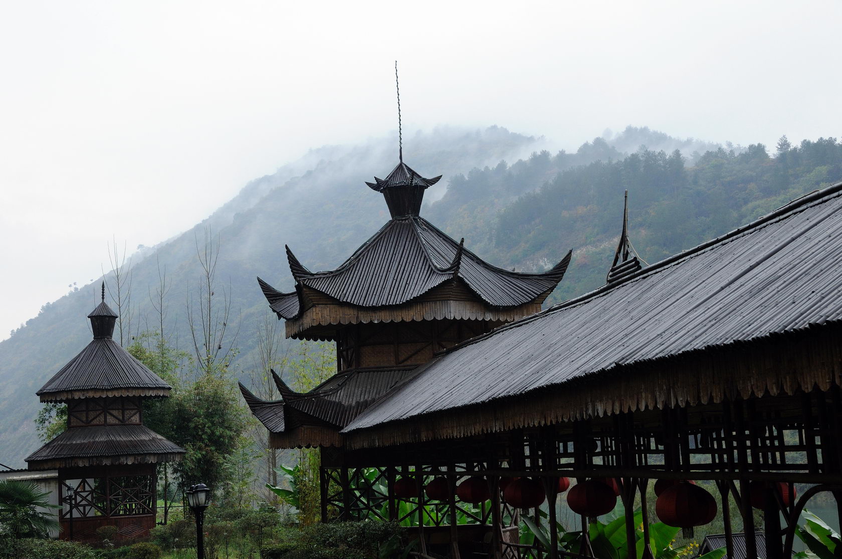 月亮湖山莊