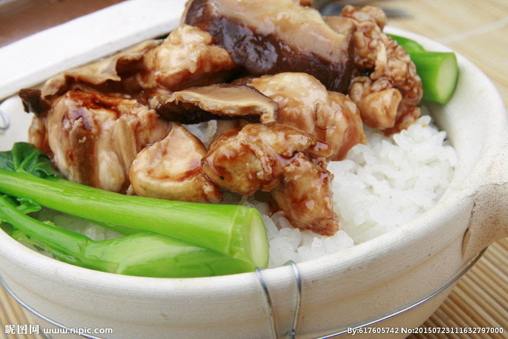 冬菇雞煲仔飯