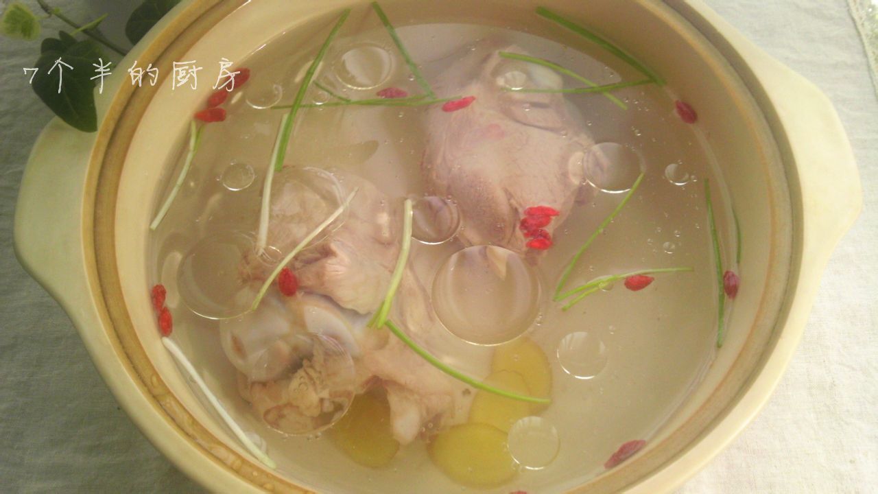 蓮藕筒子骨湯