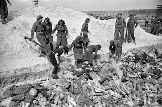 盟軍在貝爾森卑爾根發現的萬人坑