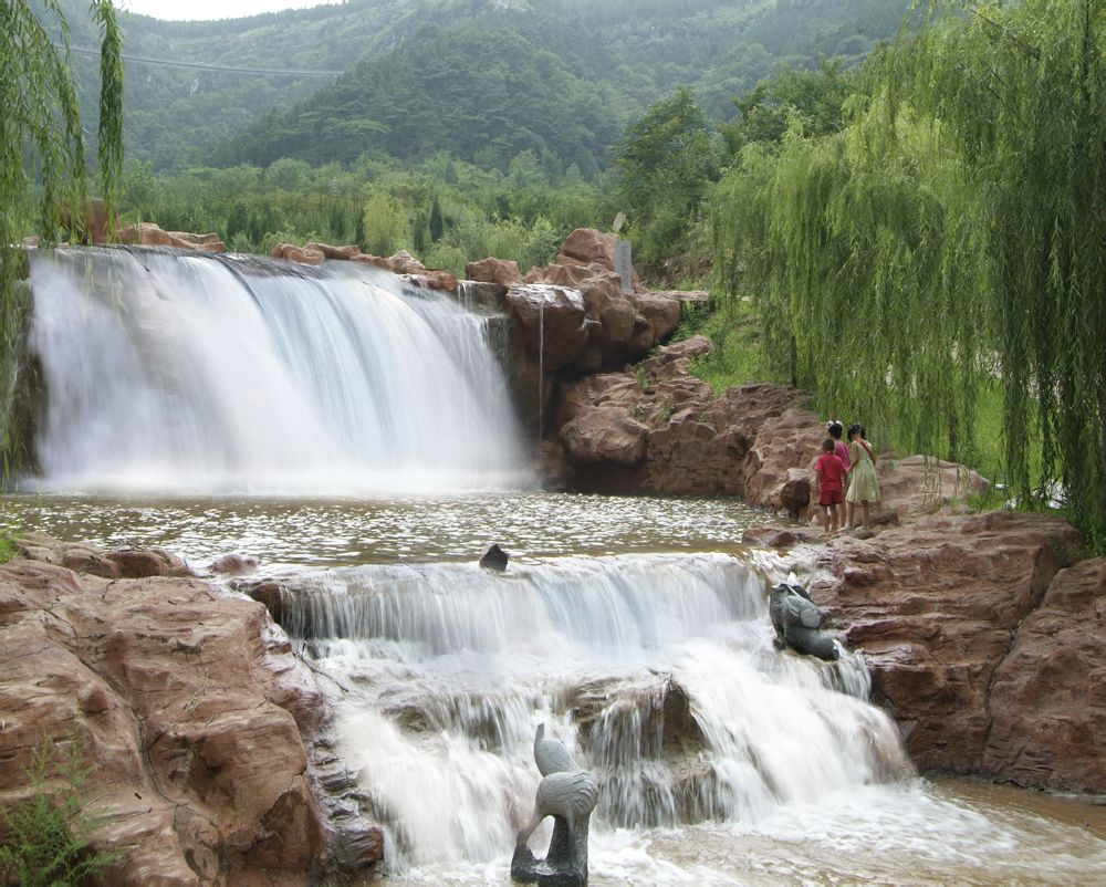 靈泉山(山東省沂水縣龍家圈鄉靈泉山)