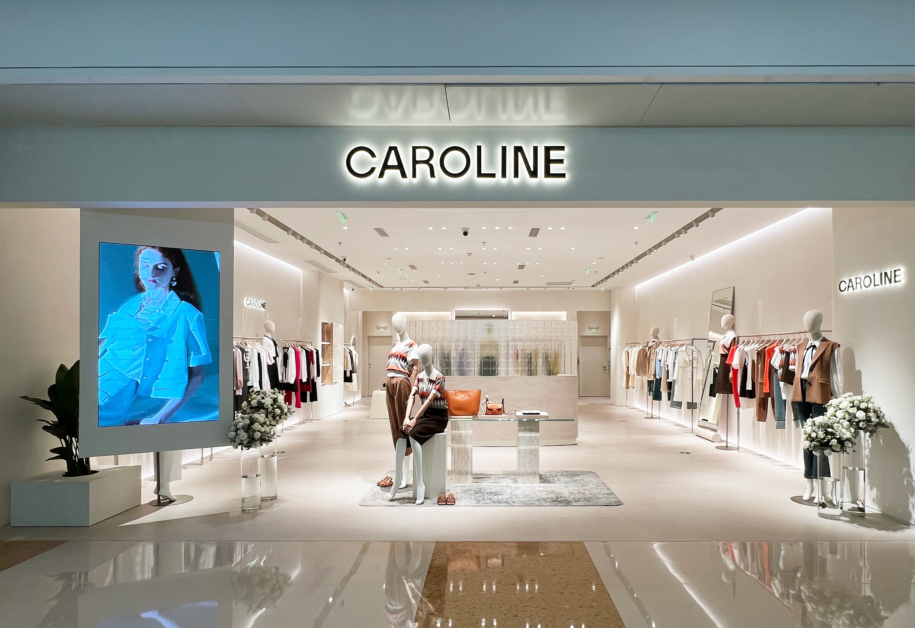 卡洛琳CAROLINE