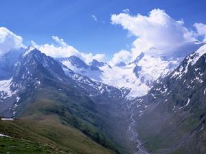 庫拉崗日雪山