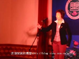 演員何中華即興表演