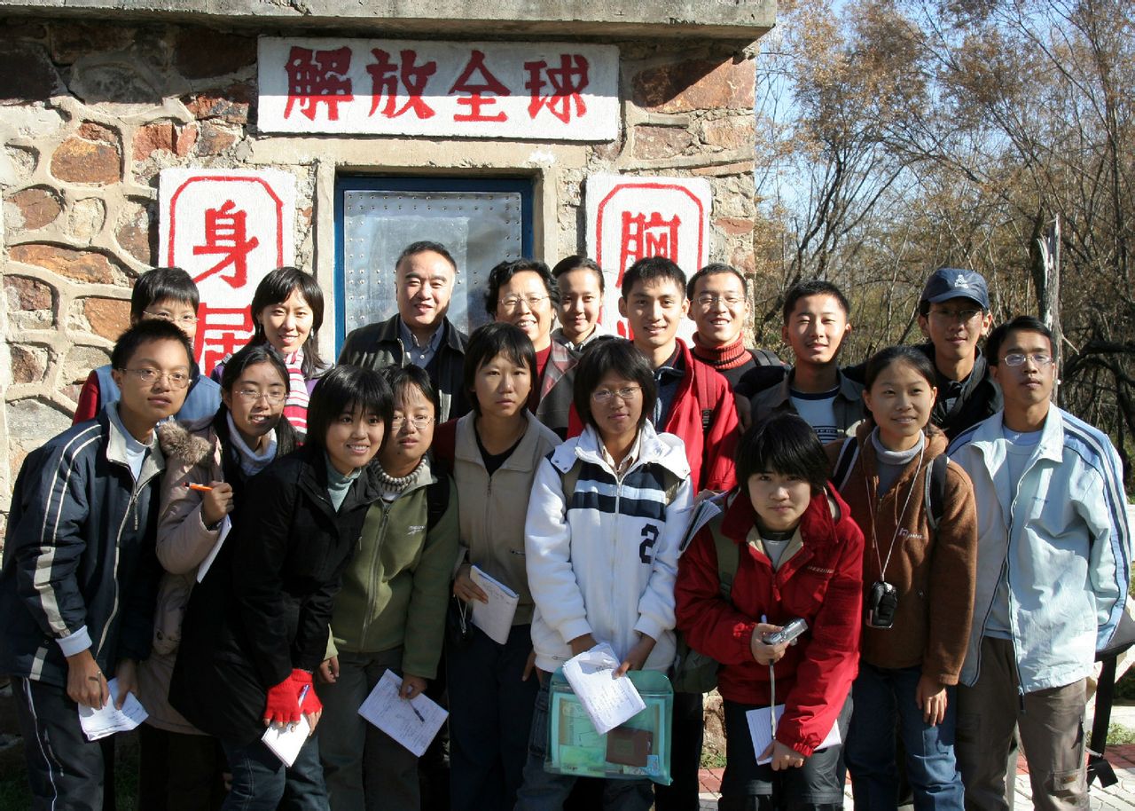 李希光與學生在珍寶島