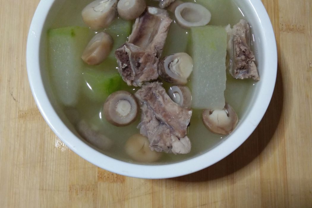 黃瓜草菇肉丸湯