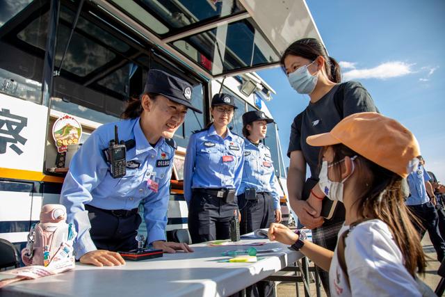 李春(北京市公安局天安門地區分局巡警二大隊綜合中隊中隊長)