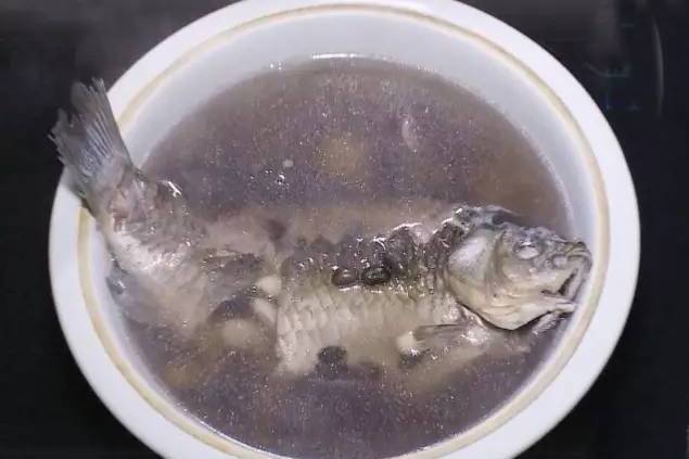 黑豆眉豆鯽魚湯