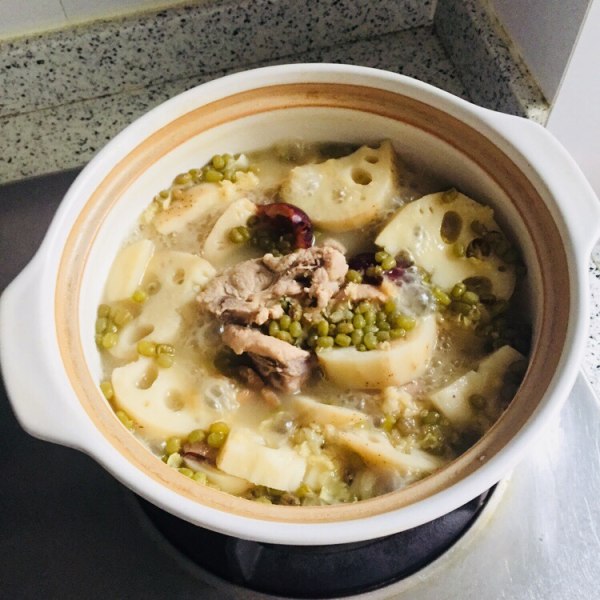 蓮藕綠豆脊骨湯