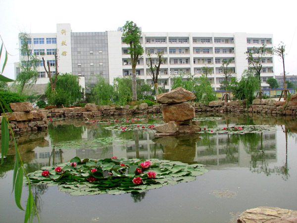 學校內景