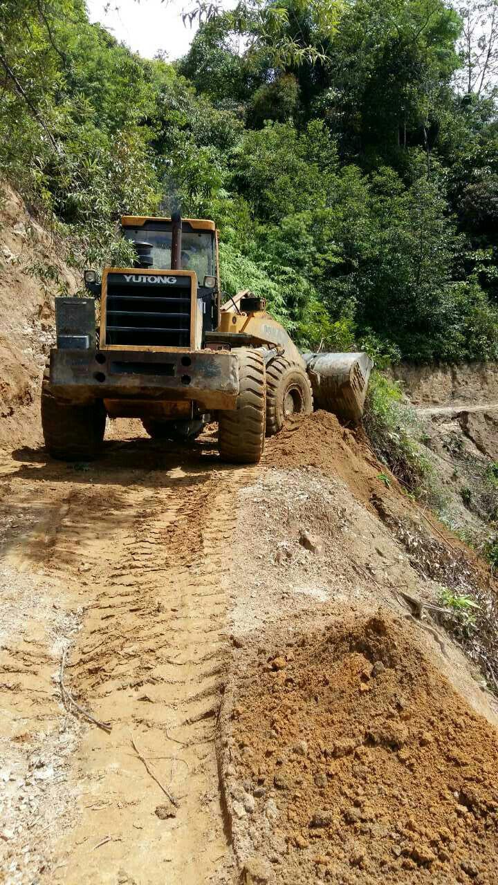 2015年6月那爾東村公路一角